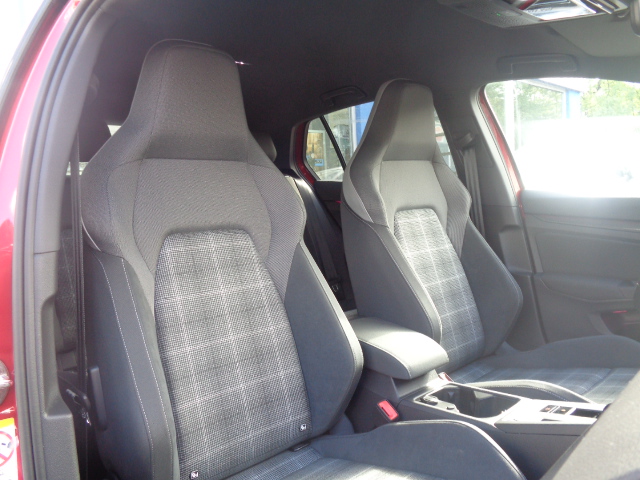 VW Golf 8 GTD 2.0 TDI MON 2021 SCR DSG Kings Rouge Tissu , Noir (10130) (510.000,00 MAD)