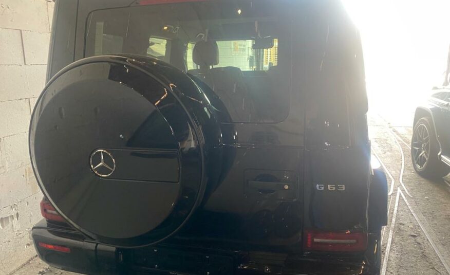 Mercedes Benz G63 Obsidian black metallic (197) Nappa leather mf. seats, single color Bengal red (927) MY 2022 (10170) (4.157.000,00 MAD)