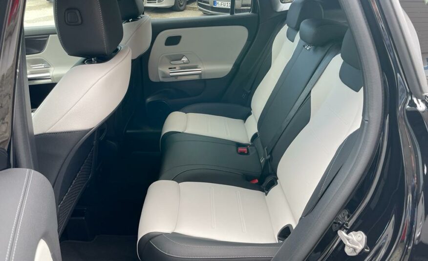 Mercedes Benz GLA 220 D Cosmos Noir Metal AC MON 2022 (10179) (730.000,00 MAD)